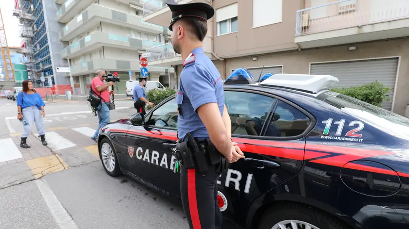 I rilievi dei carabinieri sul luogo dell’aggressione