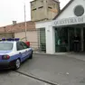 La squadra Mobile di Venezia ha arrestato due uomini che avevano rubato in casa a una centenaria