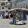 I banchi di souvenir a San Marco