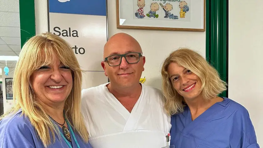 Il direttore dell'Ostetricia e Ginecologia di Portogruaro Gian Luca Babbo con le ostetriche Laura De Vit ed Eva Guarin