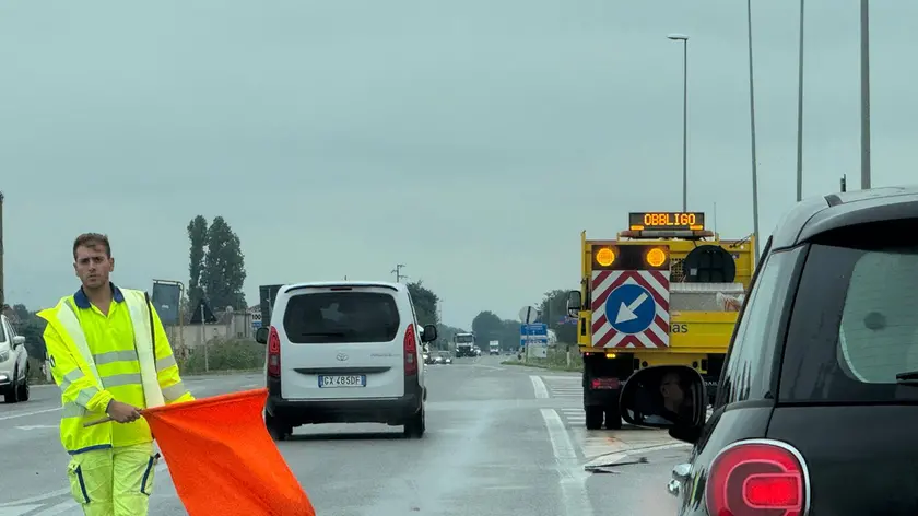 Romea chiusa in seguito all'incidente mortale (foto Pòrcile)