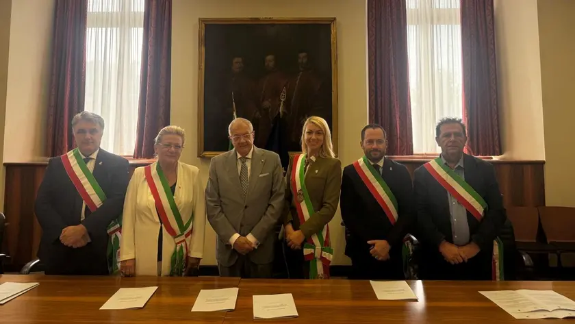 Il Prefetto Darco Pellos e i sindaci di Cavallino Treporti Roberta Nesto, Chioggia Mauro Armelao, San Michele al Tagliamento Flavio Maurutto, Jesolo Christofer De Zotti e l’assessore Laura Besio per il Comune di Venezia