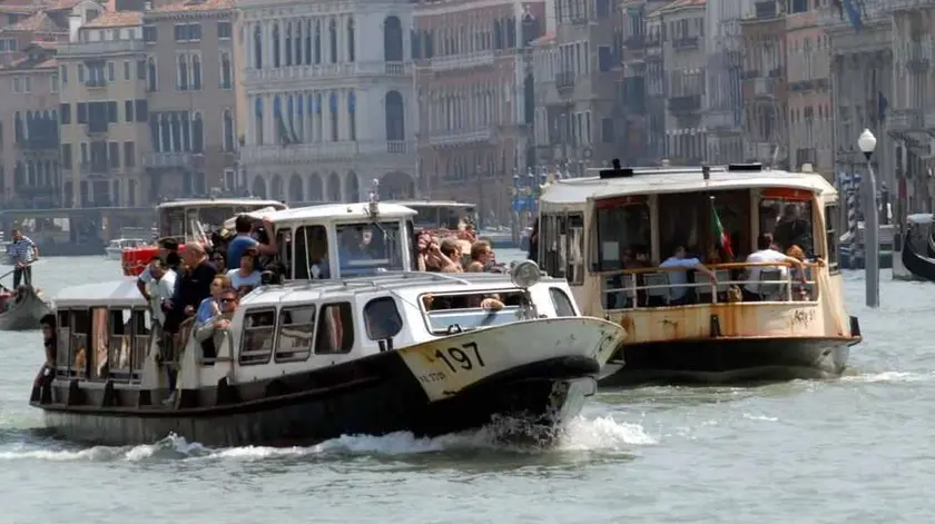 Vaporetti in Canal Grande
