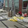 Merce messa ad asciugare e da buttare sui marciapiedi davanti a due negozi in via delle Costellazioni (foto Bortoluzzi)