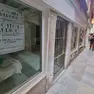 Le vetrine della Botega di Arrigo che aprirà in calle Barcaroli a due passi da piazza San Marco