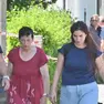 Al centro Lorena Venier mentre viene portata via dalla sua abitazione