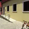 L'ingresso della scuola