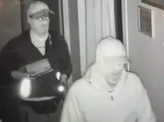 Ladri ripresi durante un colpo in casa