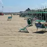Lido, le caratteristiche capanne nella spiaggia del lido di venezia