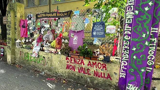 Il marciapiede in corso del Popolo dov’è stato accoltellato Giacomo Gobbato (foto Pòrcile)