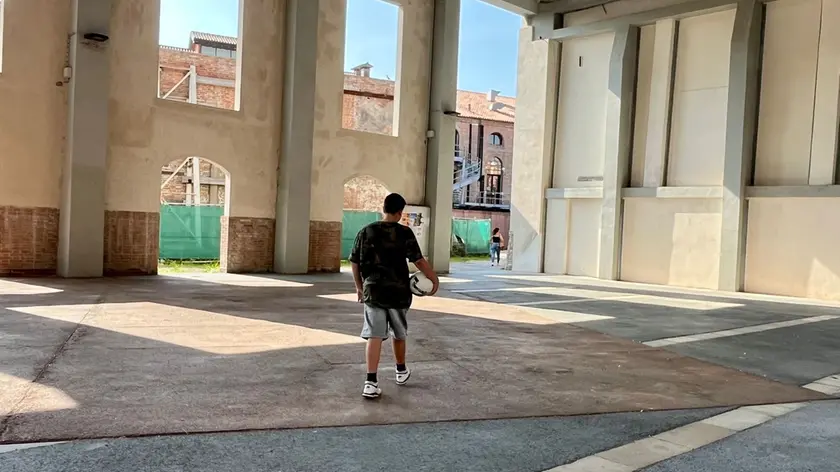 Vietato giocare a calcio nel campo Signoretto a Murano