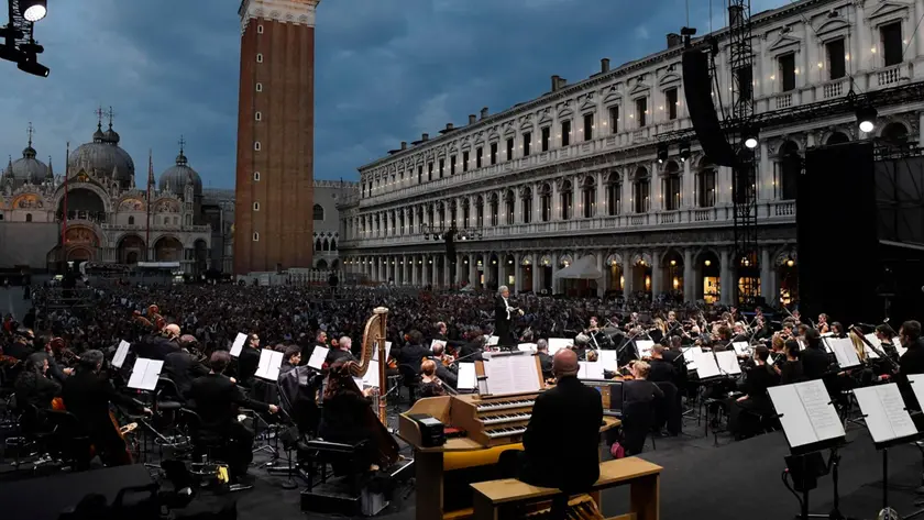 L’orchestra della Fenice in concerto in piazza San Marco