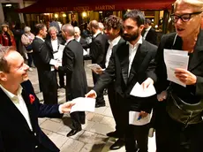 I volantini di protesta distribuiti dagli orchestrali fuori dalla Fenice