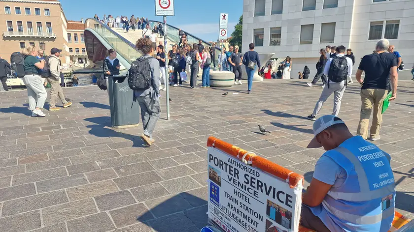 Il Comune di Venezia chiede una stretta sui portabagagli