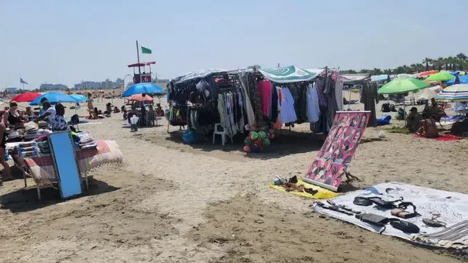 A Chioggia daspo per gli abusivi del commercio ambulante