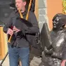La statua dedicata a Rosa