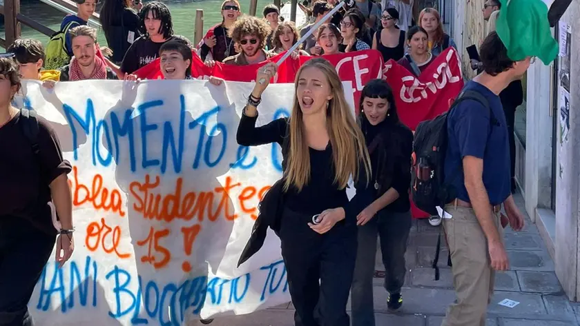 Il corteo degli universitari a Venezia