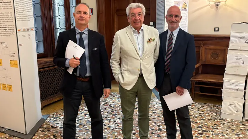 A sinistra, l’ingegnere Valerio Volpe. In centro, il presidente dell’Autorità, Roberto Rossetto. A destra, Pierpaolo Cautela