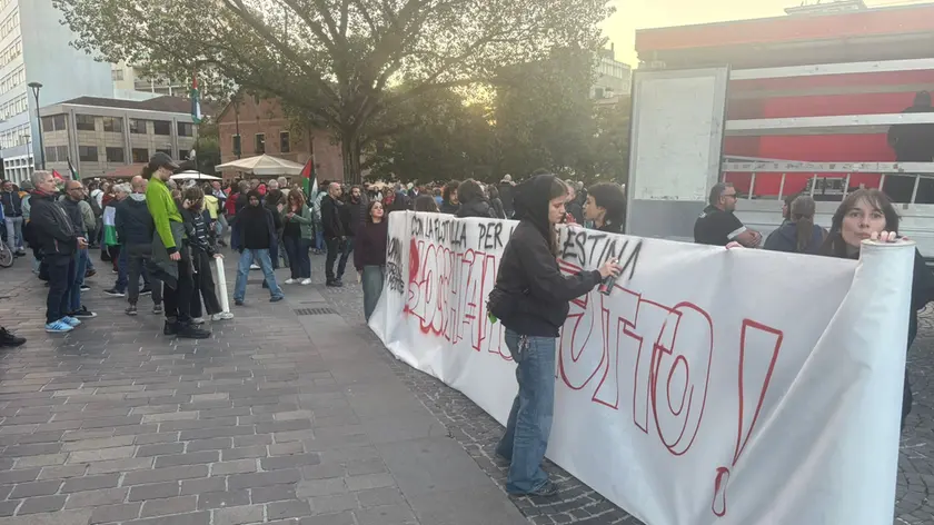 Venezia, la protesta dei centri sociali per la Flotilla: «Blocchiamo tutto»