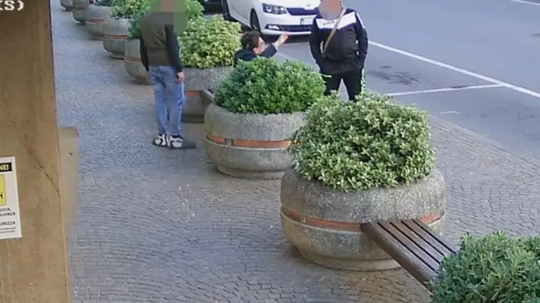 Il momento del borseggio
