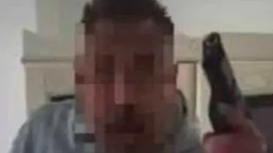 Il marito di Dolores Dori che minaccia i rivali