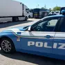 La polizia stradale ha trovato la pala gommata rubata nascosta dietro la merce
