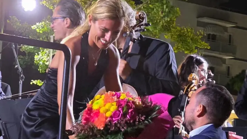 Il sindaco di Jesolo Christofer De Zotti con Beatrice Venezi, dopo uno spettacolo in estate a Jesolo