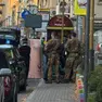 I militari presenti sul posto hanno provato a soccorrere l'uomo colpito da un malore (foto di Lorenzo Pòrcile)