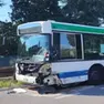 Il bus contro il quale si è scontrata l'auto