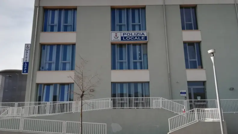 Polizia locale, archivio infestato da pulci: Comune interviene con disinfestazione