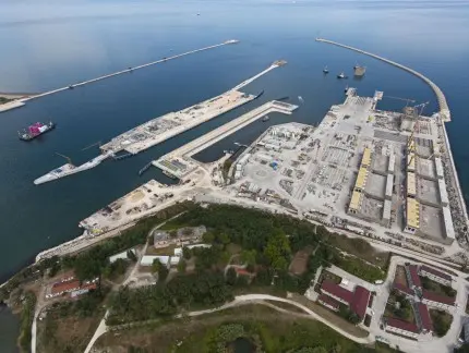 Lavori per il MO.S.E. Bocca di Malamocco, foto aerea, laguna di Venezia 19-06-2014, La bocca di porto di Malamocco con la conca di navigazione