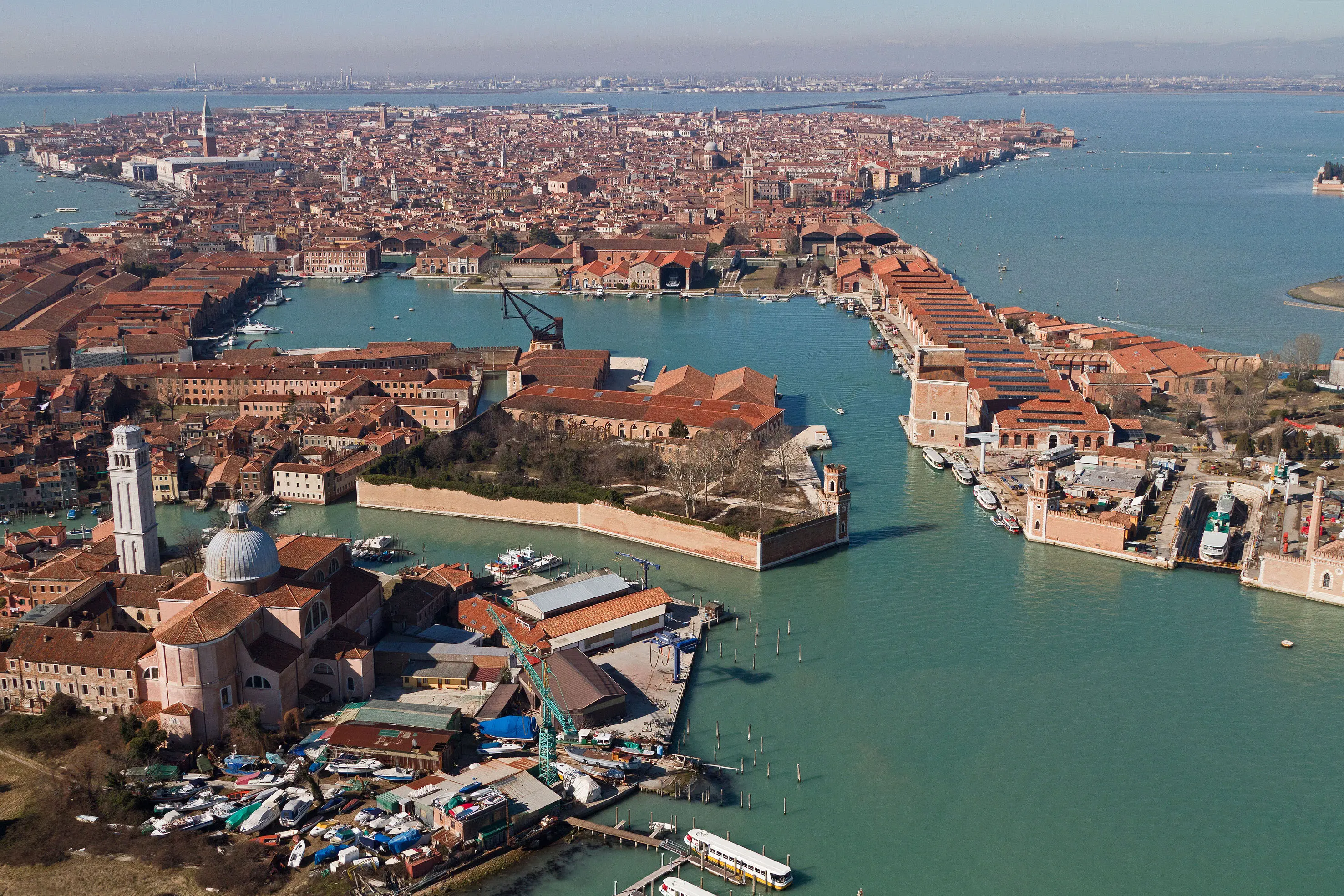 VENEZIA - Lavori per il MO.S.E. Venezia, arsenale, immagine aerea, laguna di Venezia, 22-02-2012