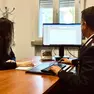 La donna era dai carabinieri per denunciare il marito