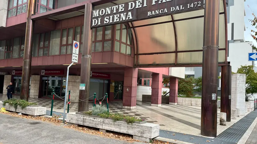 Nuovi cancelli anti degrado a Palazzo Torcello di Mestre