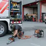 Un vigile del fuoco di Padova con il divaricatore rubato