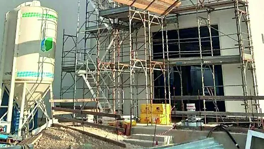 Un cantiere edile: l’anziano morto non doveva essere al lavoro