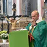 Don Roberto Donadoni, parroco della nuova parrocchia