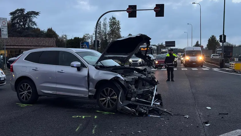 Il suv rimasto coinvolto nell'incidente (foto Lorenzo Pòrcile)