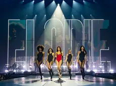 Dopo il sensazionale show internazionale negli stadi dell'estate, Elodie è tornata dal vivo con un nuovo tour nei palasport, che ha preso il via con uno straordinario sold out nella data zero del 29 ottobre al Palazzo del Turismo di Jesolo. Fotografie dal profilo Instagram @azalea_live.