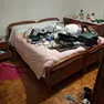 La camera dell'abitazione di via Porara messa sottosopra dai ladri
