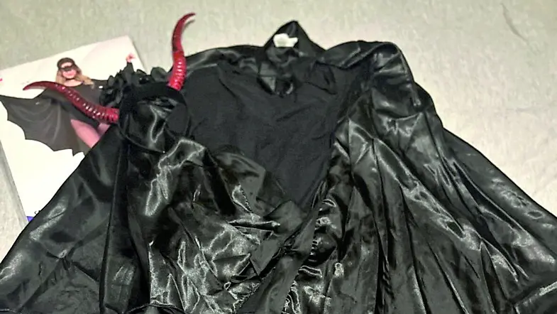 Il travestimento da diavoletta che la 15enne aveva acquistato per la festa
