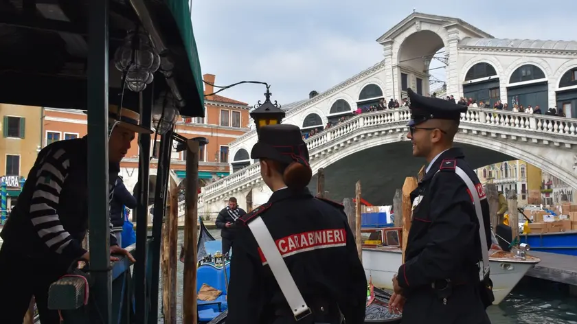Carabinieri in servizio a Venezia
