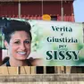 Uno striscione per tenere alta l'attenzione sul caso di Sissy Trovato Mazza