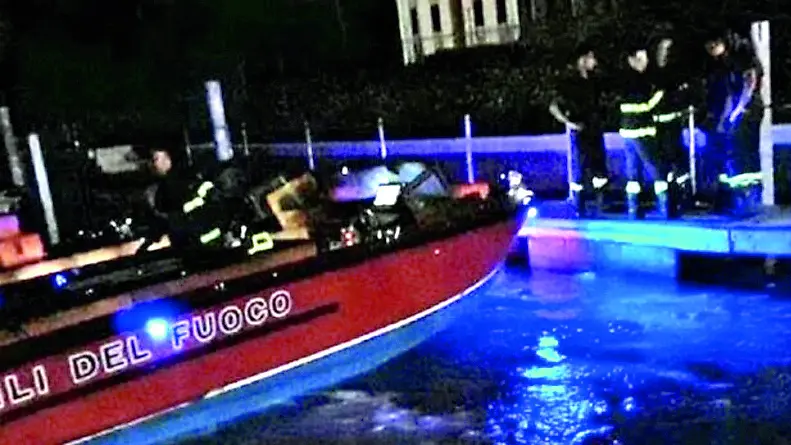 Sul posto sono intervenuti anche i vigili del fuoco