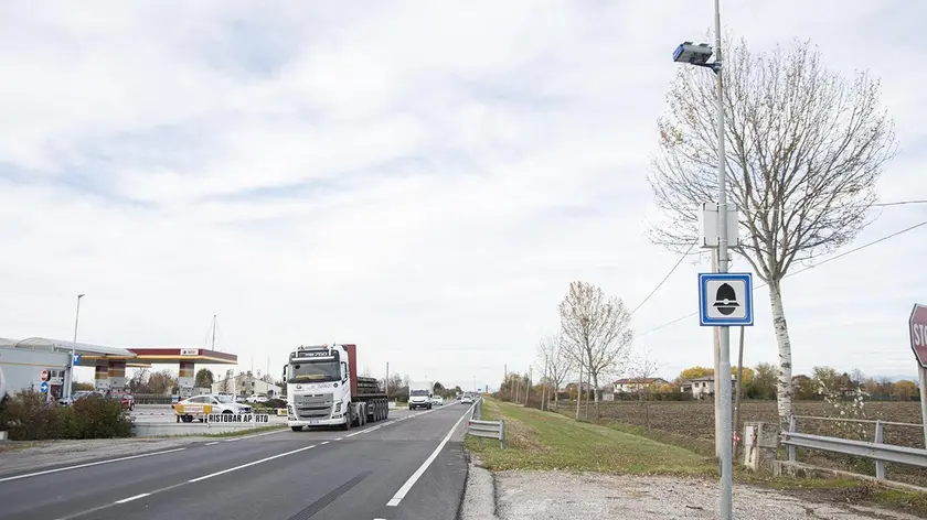 Il tratto della Treviso-mare nel territorio di Meolo con l’autovelox