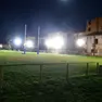 Il campo da rugby e sullo sfondo l'edificio da cui è caduta la ragazza di 17 anni