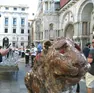 Uno dei leoncini di San Marco imbrattati dai vandali