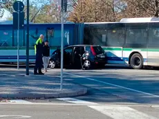 L'auto finita contro l'autobus a Dolo