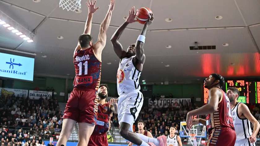 Basket, la Reyer espugna Udine 94-87