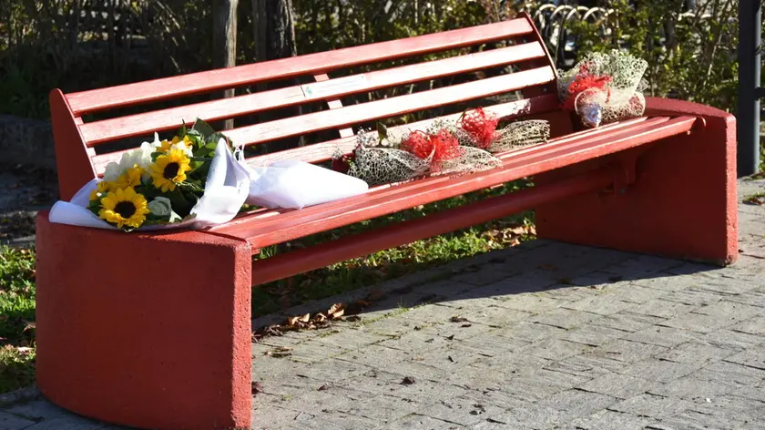 La panchina rossa ad Asseggiano